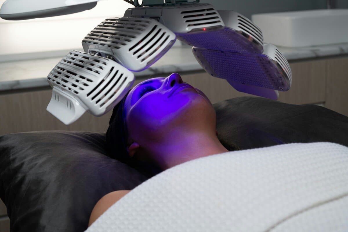 LED-Licht Therapie bij Aever Clinics